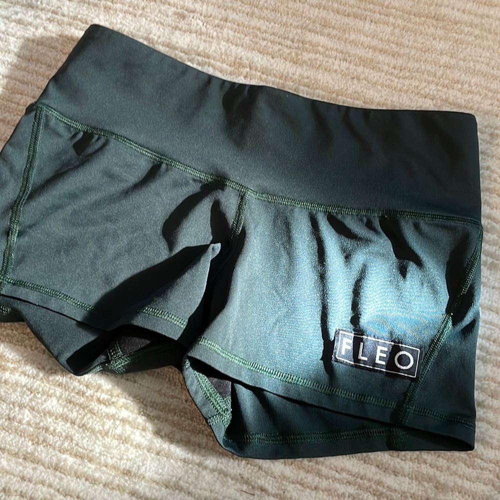 Fleo small short